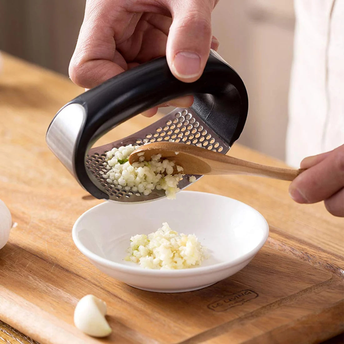 Premium Garlic Crusher – Easy, Quick & Mess-Free (Pack of 2)